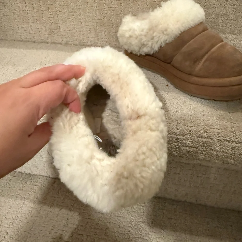 UGG Kids Brown Cozy Slippers - Picture 6 of 6